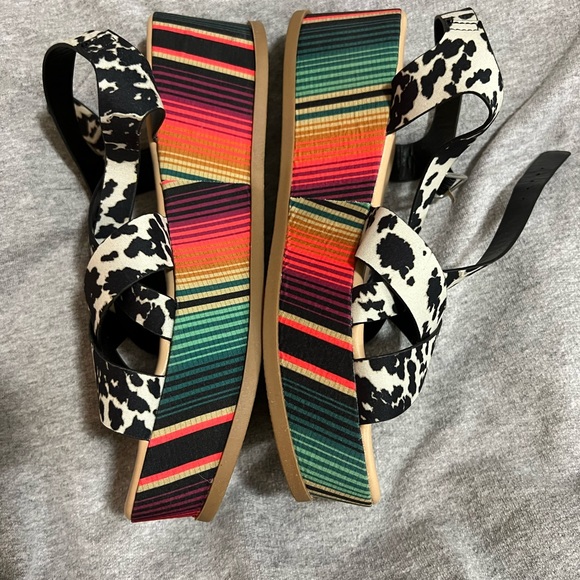Cow & Serape wedges from Crazy Train - Picture 3 of 5